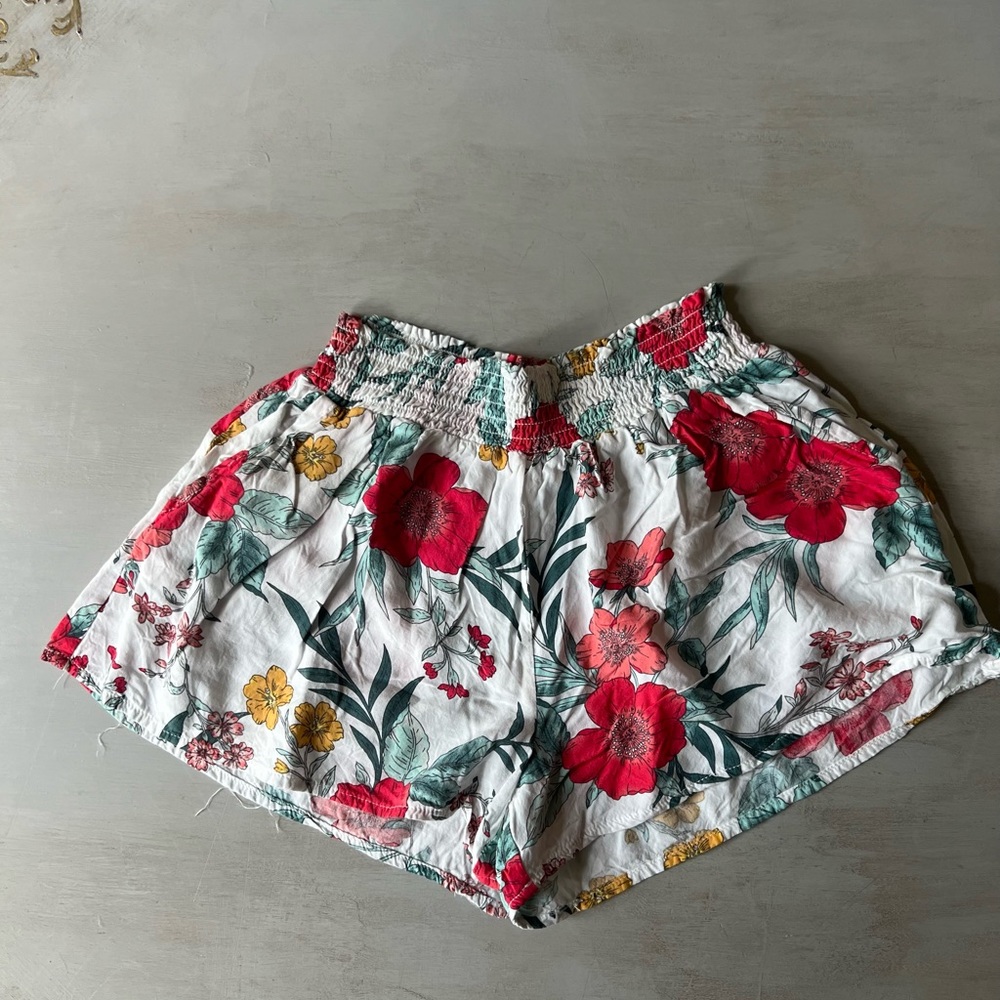 Girls Z Supply lightweight floral shorts
